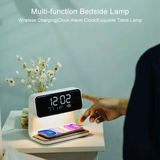 3-in-1 nachtlamp, wekker en draadloze oplader – alles binnen handbereik